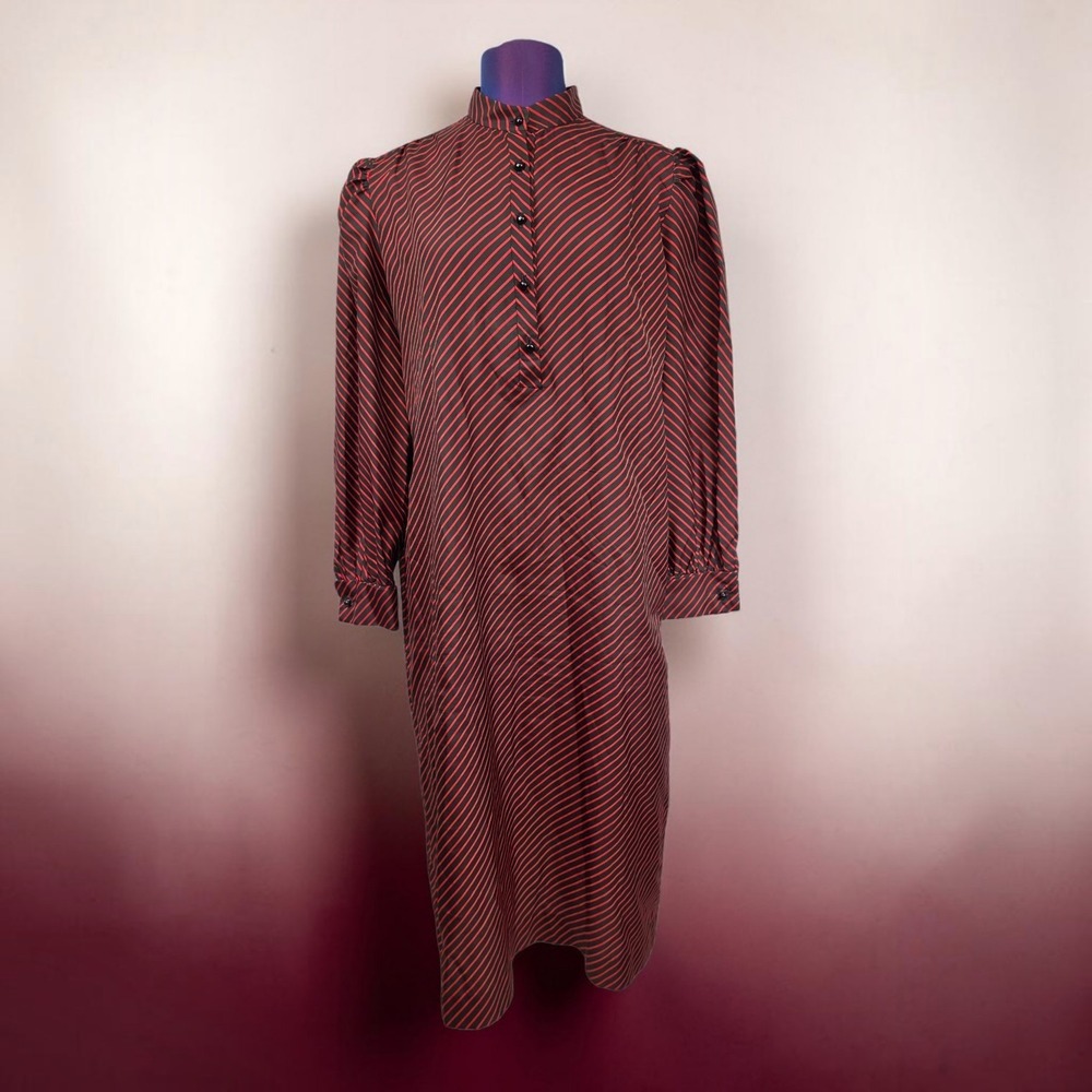 The World Traveler Red Black Diagonal Stripe Mock Neck Midi Dress Large Vintage